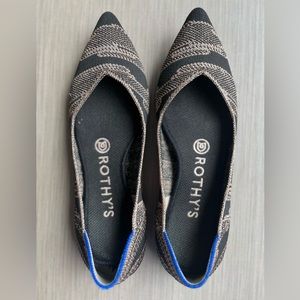 Rare Black and Gold metallic Rothy’s- Size 6.5